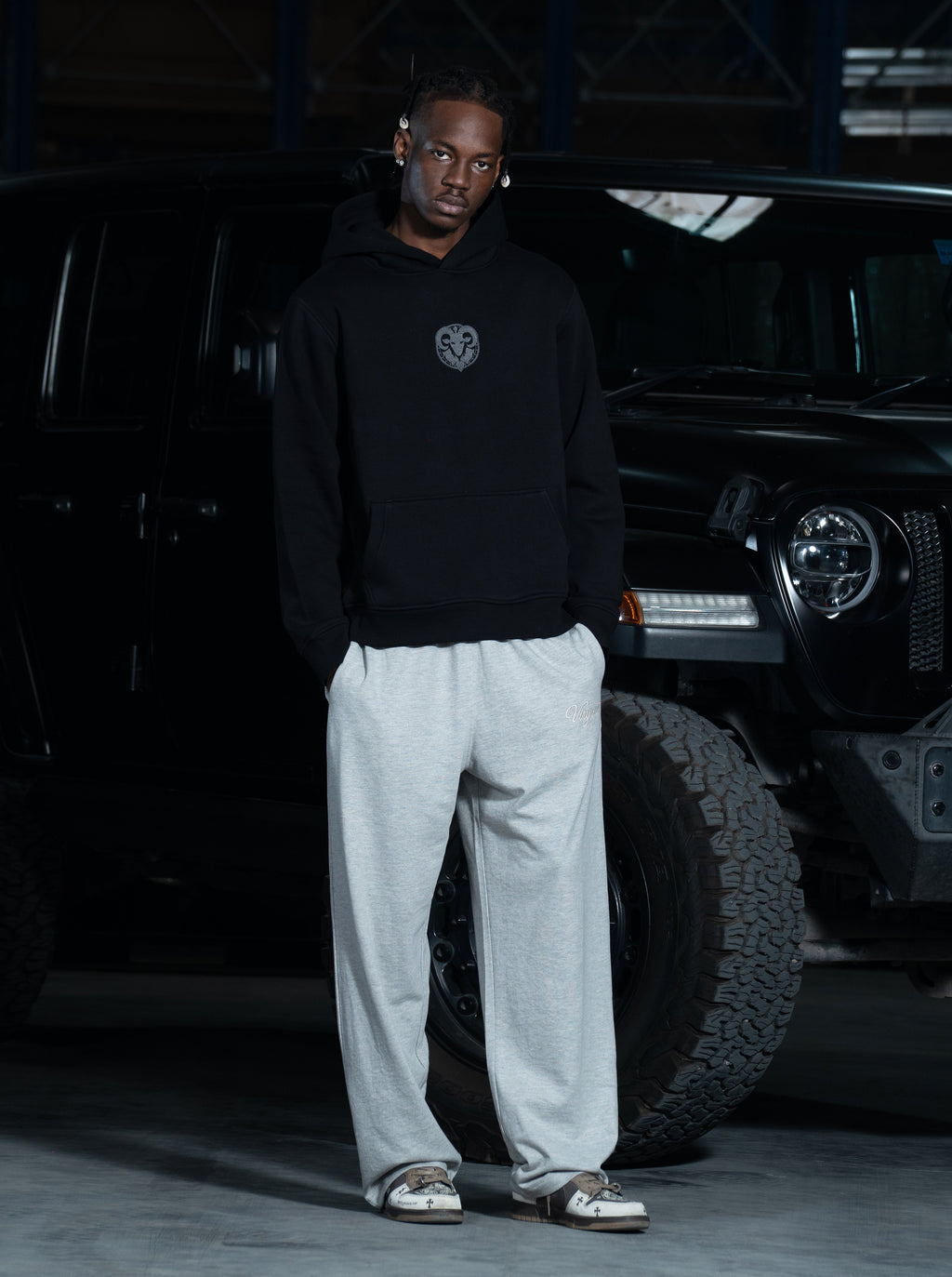 Grey Jogger Outfit for Men: Simple Everyday Style Guide