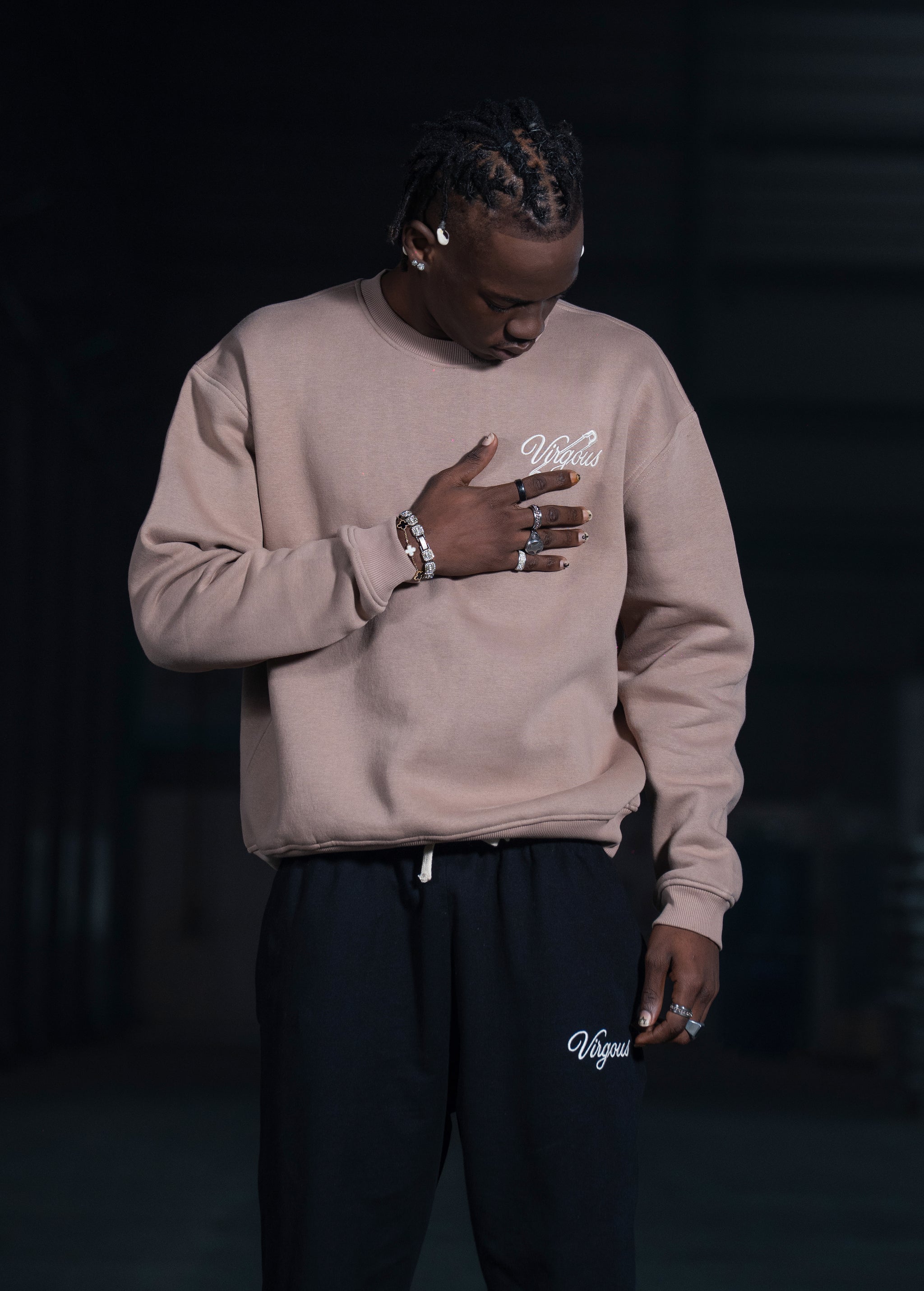 CLASSIC ESSENTIAL SWEATSHIRT