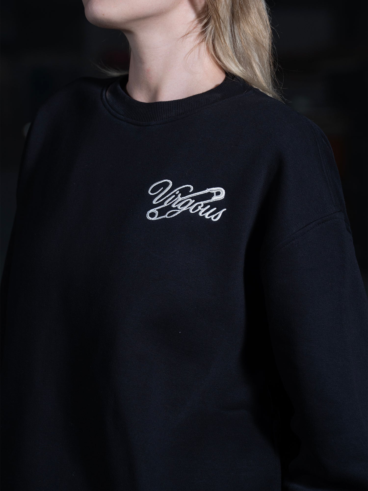 CLASSIC ESSENTIAL SWEATSHIRT