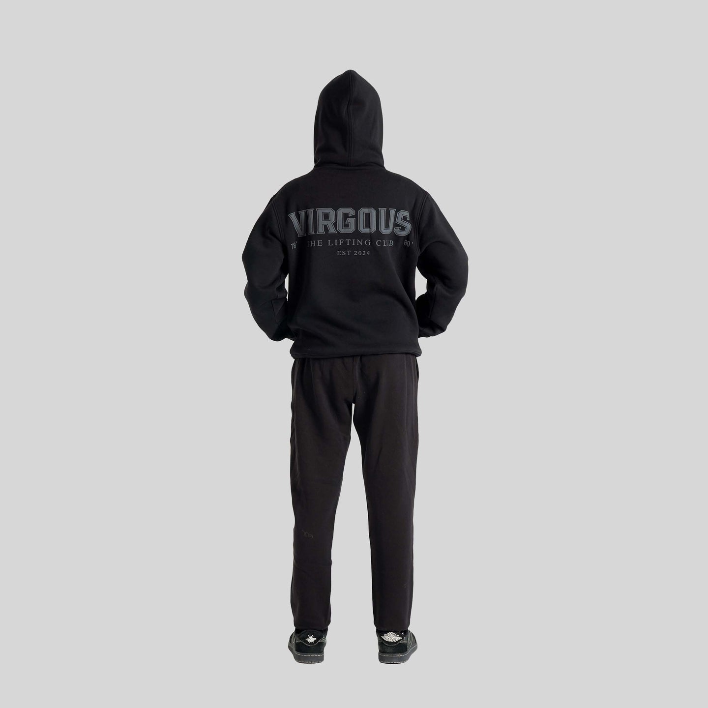 DAILY ESSENTS HOODIE BLACK